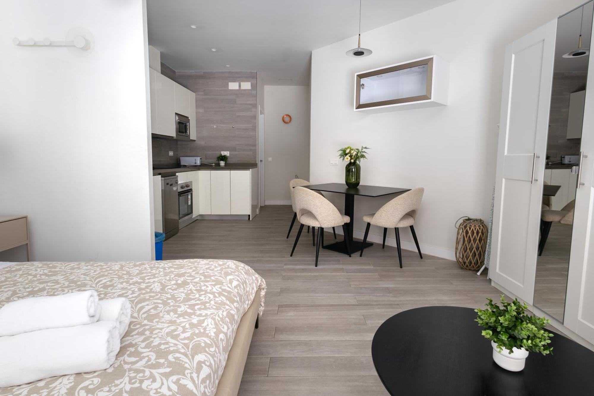 Premium Malagueta Suite Malaga Exterior photo